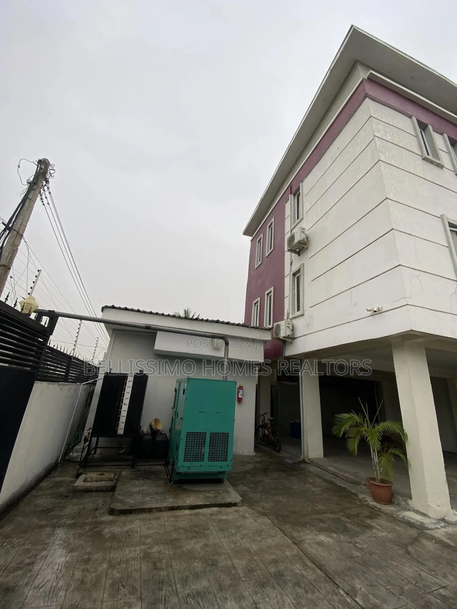 2bdrm Block of Flats in Lekki Phase 1 for sale