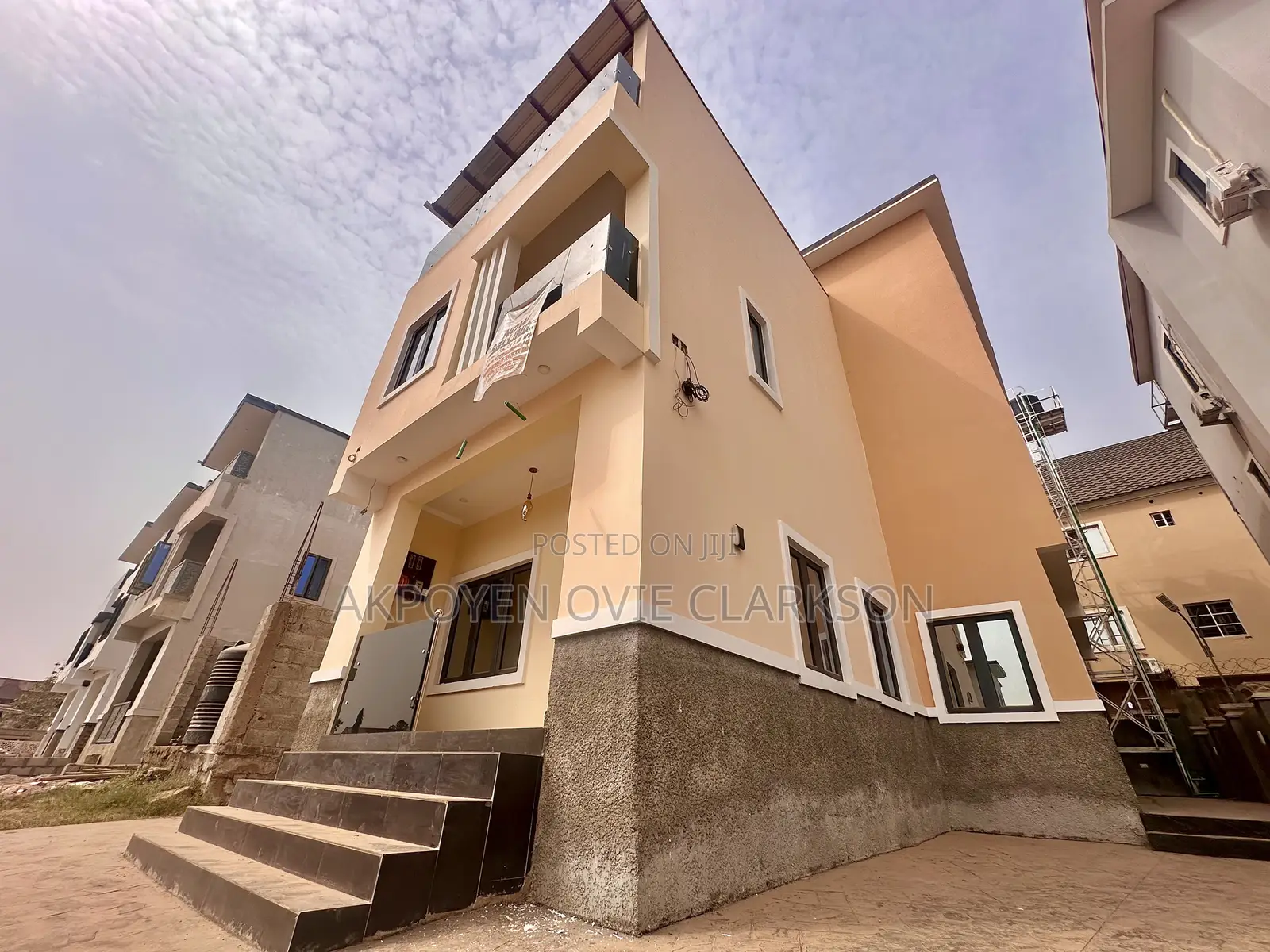 3bdrm Duplex in Gaduwa for sale