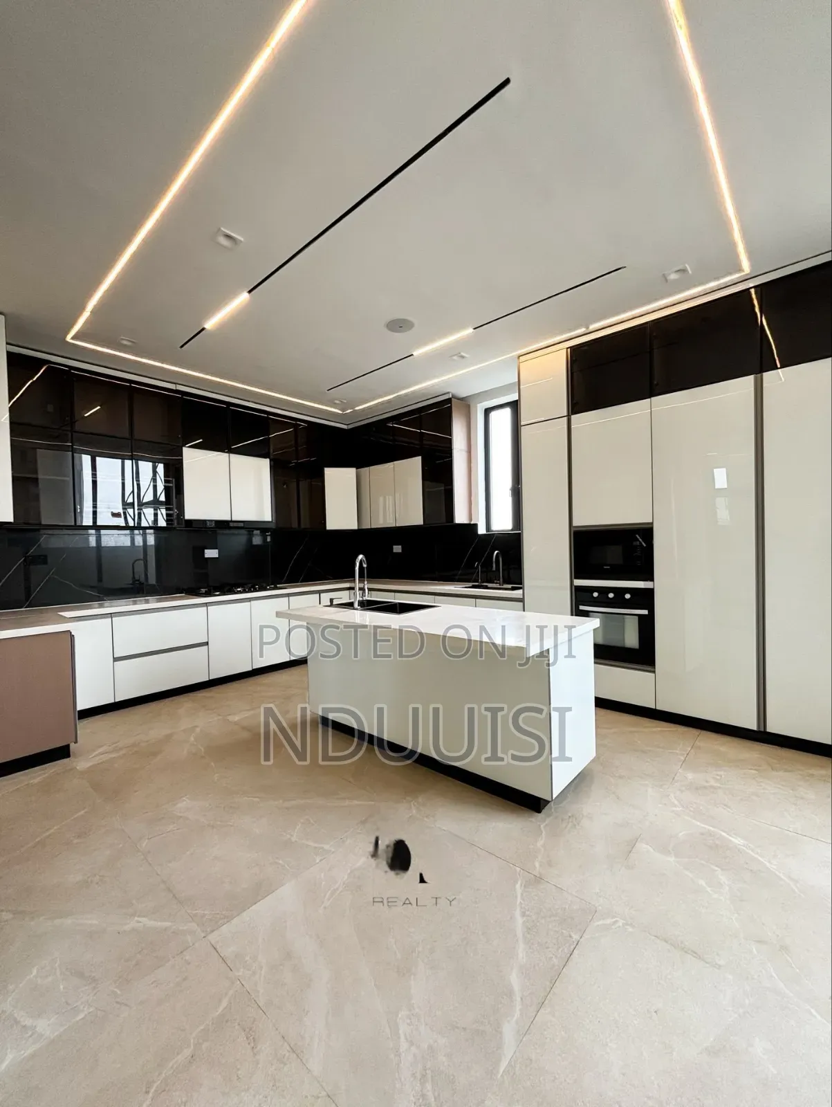 5bdrm Duplex in Lekki Phase 1 for sale