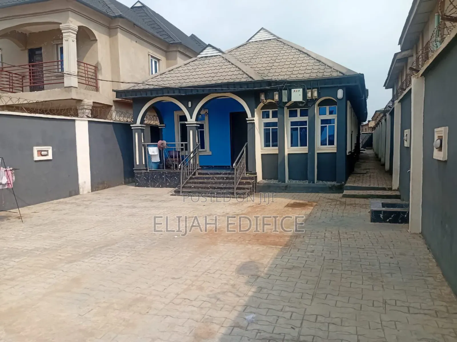 Furnished 7bdrm Block of Flats in Alakuko for sale