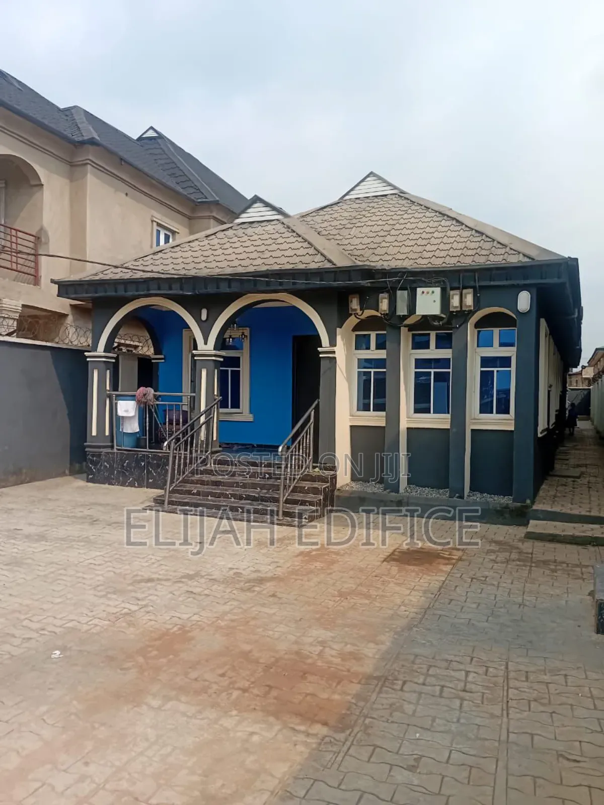 Furnished 7bdrm Block of Flats in Alakuko for sale