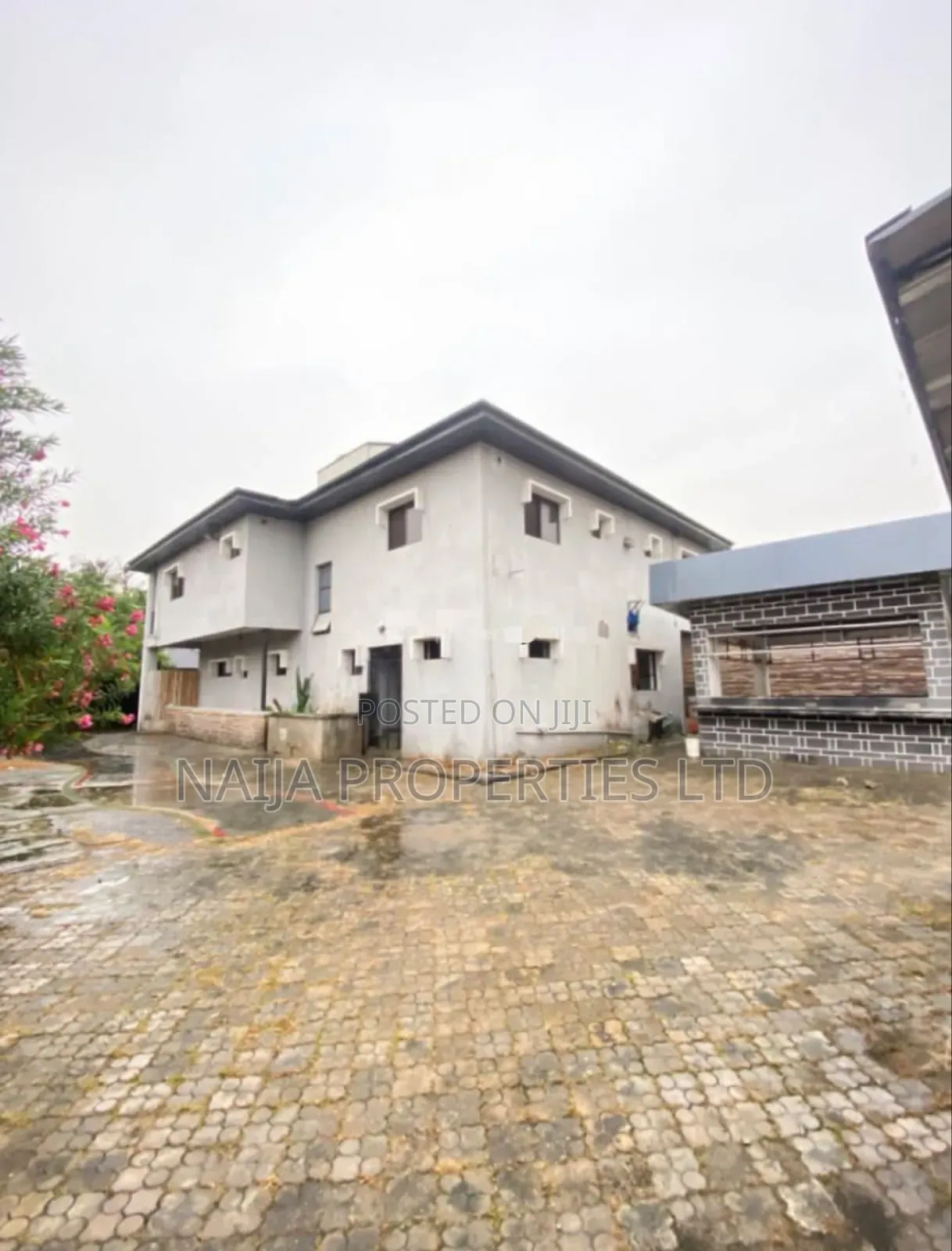 Commercial Property on 1200sqm of Land at Lekki Phase 1 for Lease