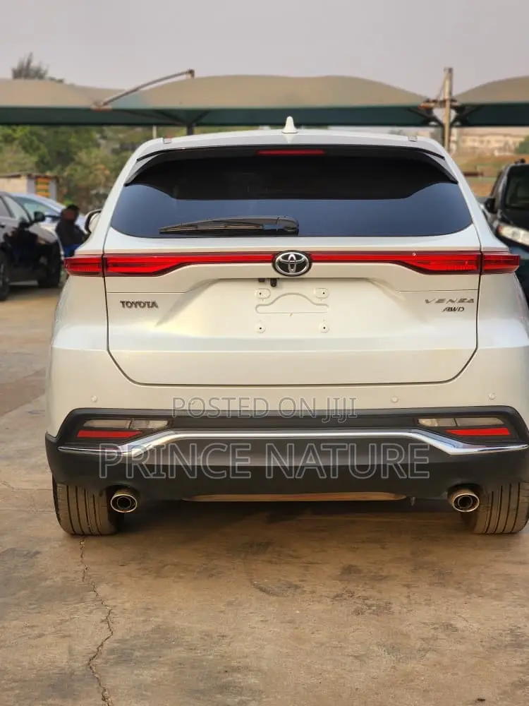 Toyota Venza XLE AWD 2023 White