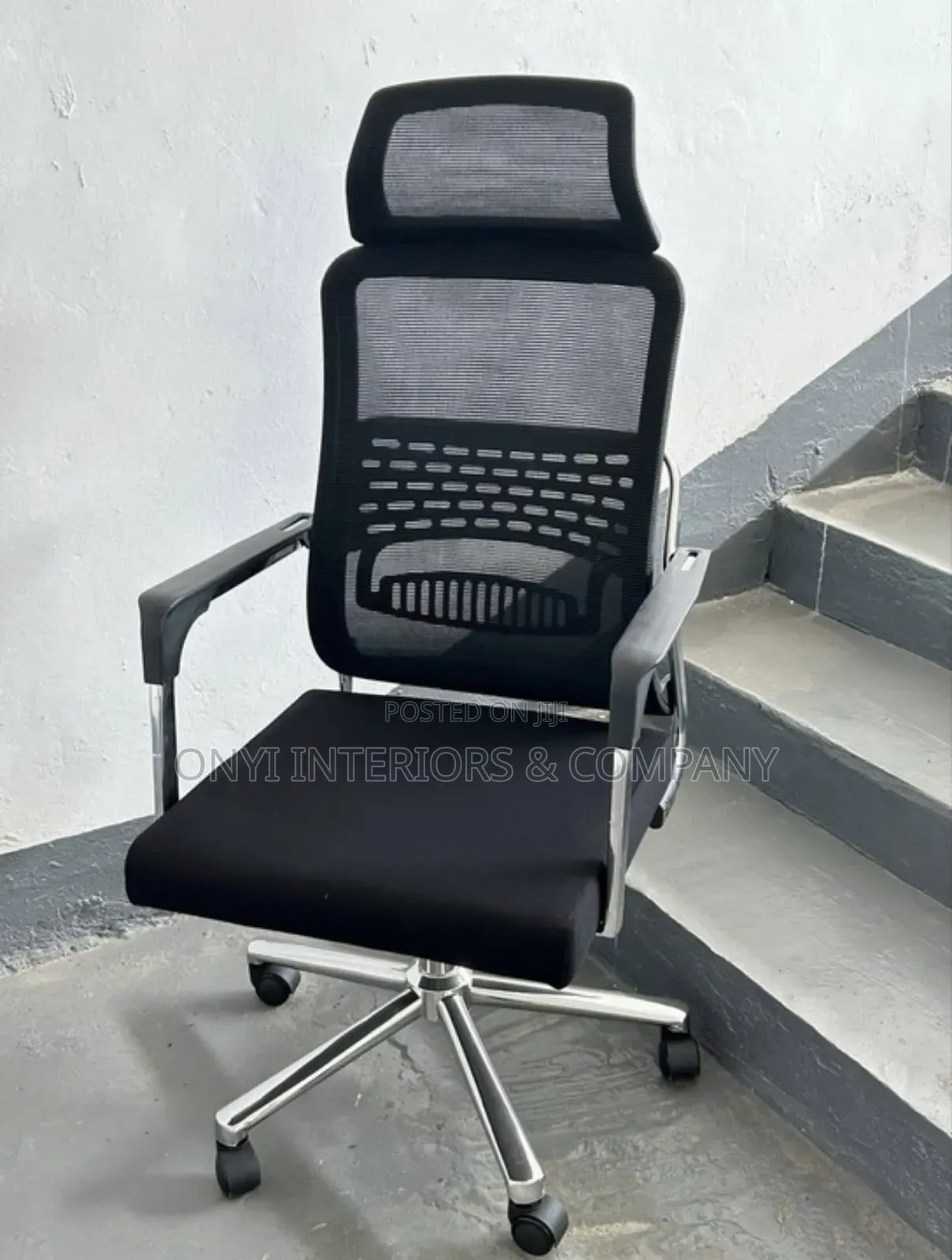 Executive Mesh Office Chair - White Back Black Front