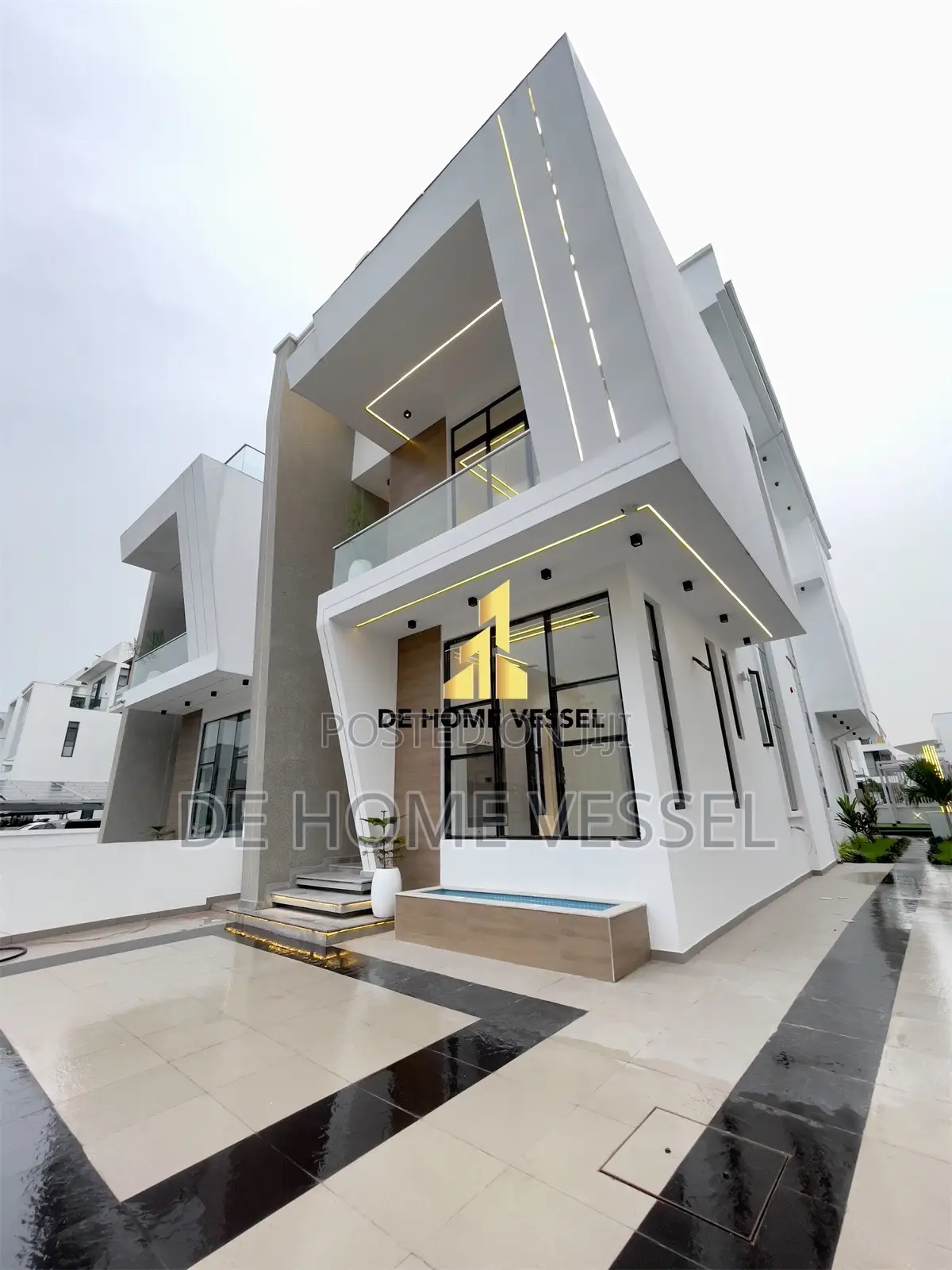 5bdrm Duplex in Osapa, Lekki for sale