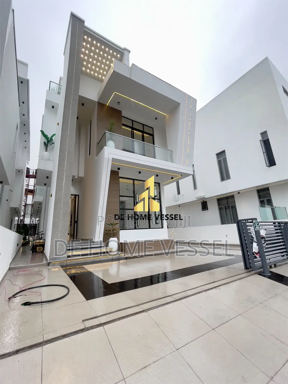 5bdrm Duplex in Osapa, Lekki for sale