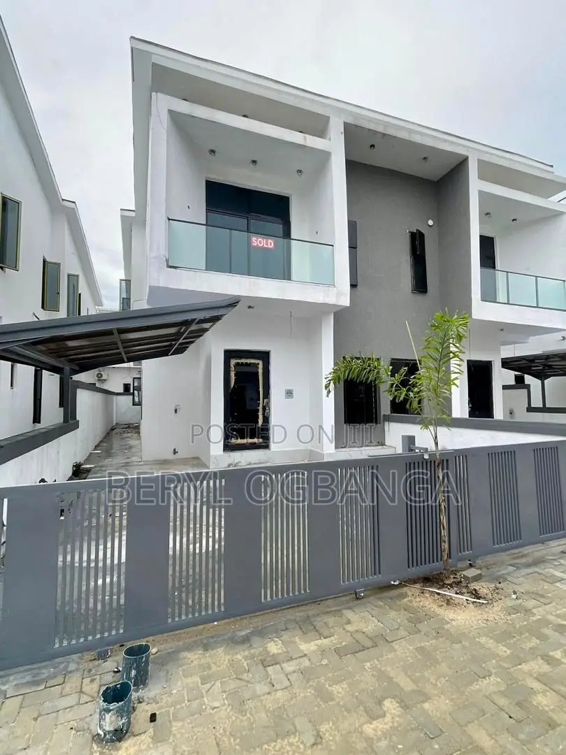 4bdrm Duplex in Lekki Phase 2 for rent