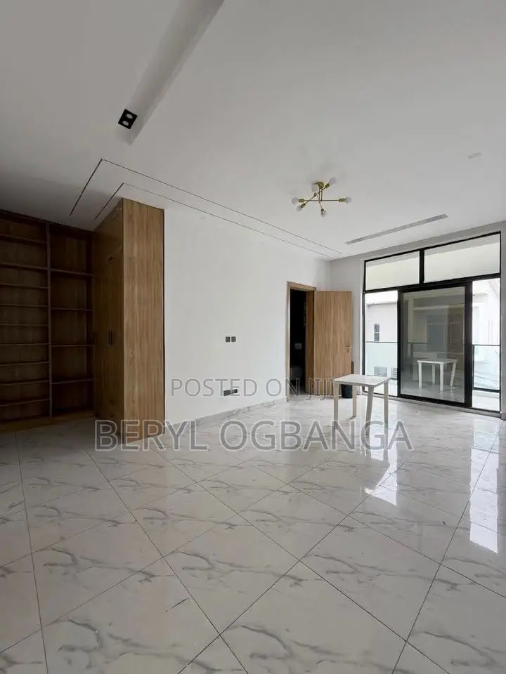 4bdrm Duplex in Lekki Phase 2 for rent