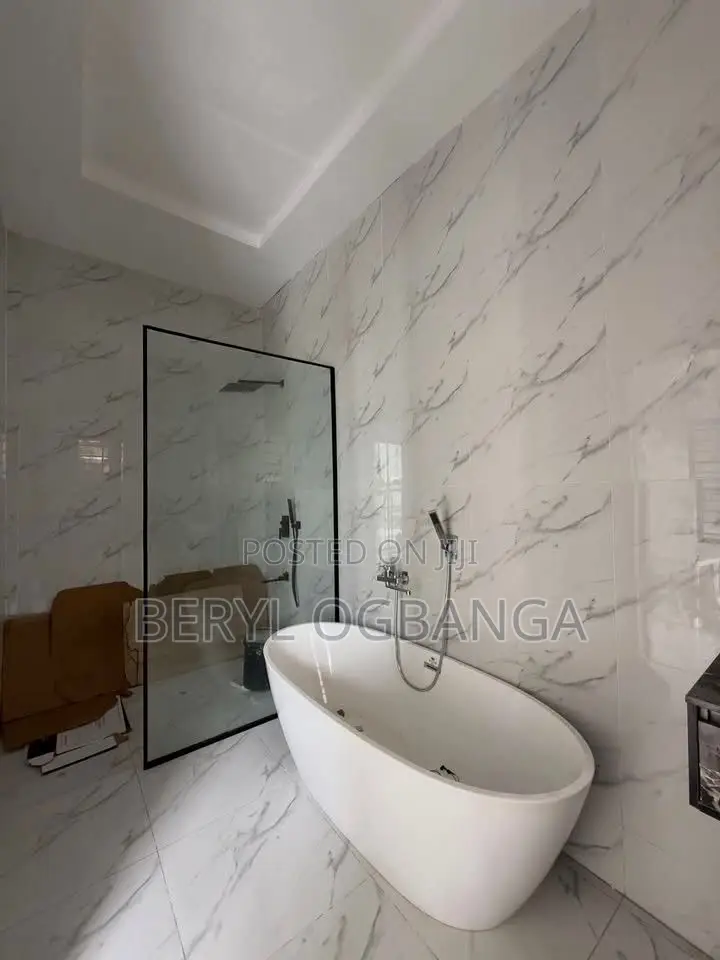 4bdrm Duplex in Lekki Phase 2 for rent