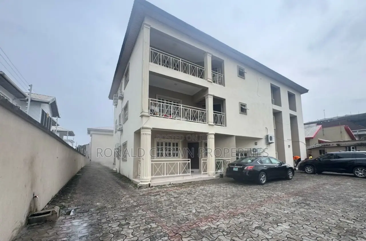 3bdrm Apartment in Lekki Phase 1 for sale