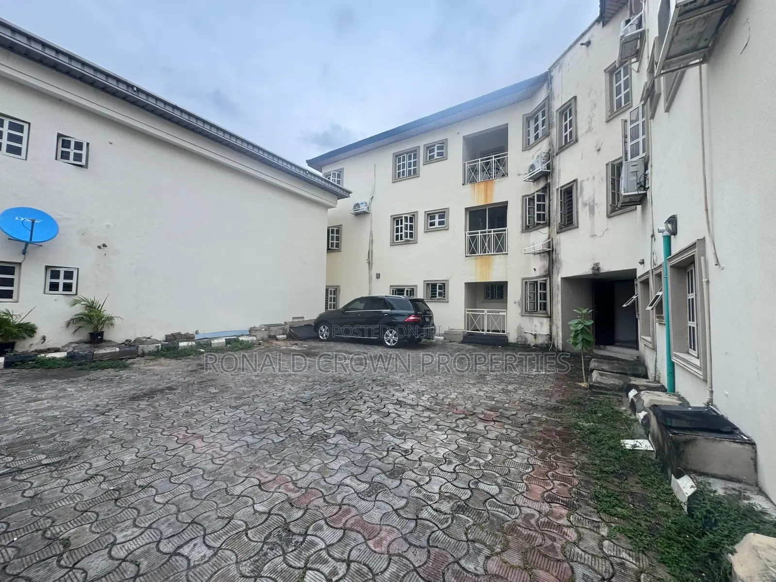 3bdrm Apartment in Lekki Phase 1 for sale