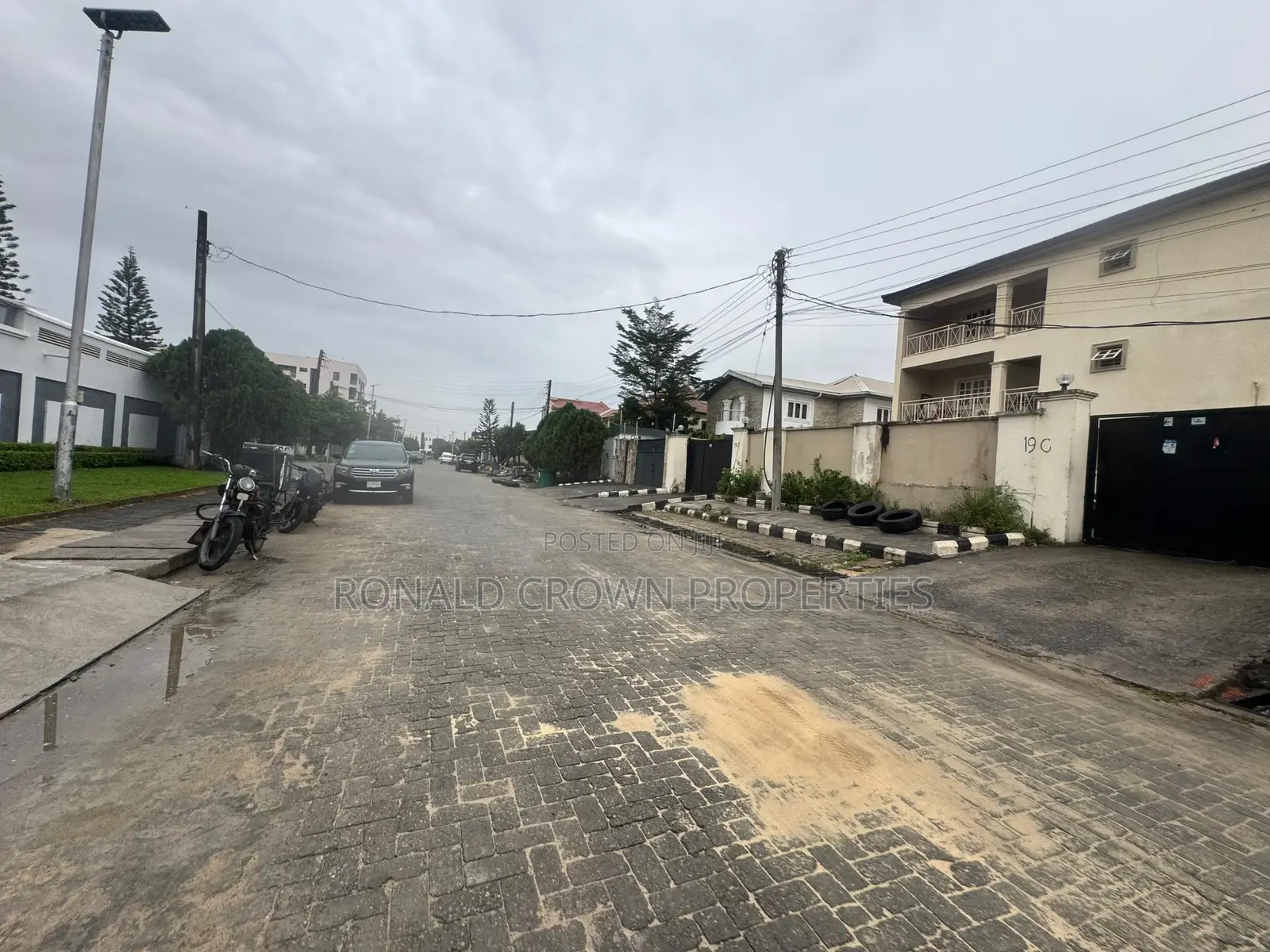 3bdrm Apartment in Lekki Phase 1 for sale