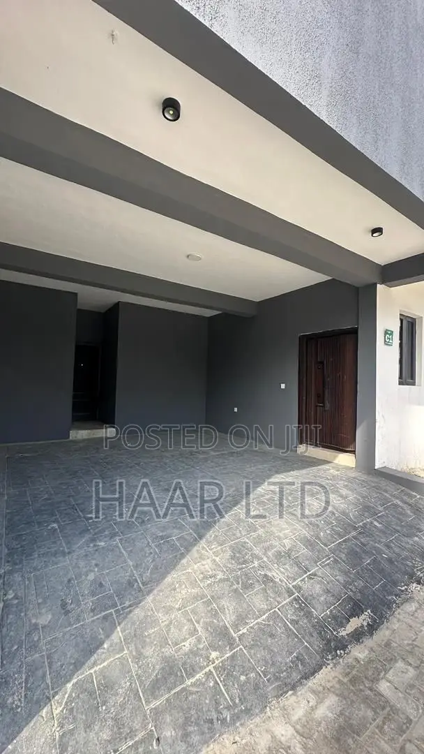 3bdrm Apartment in Lekki Phase 1 for sale