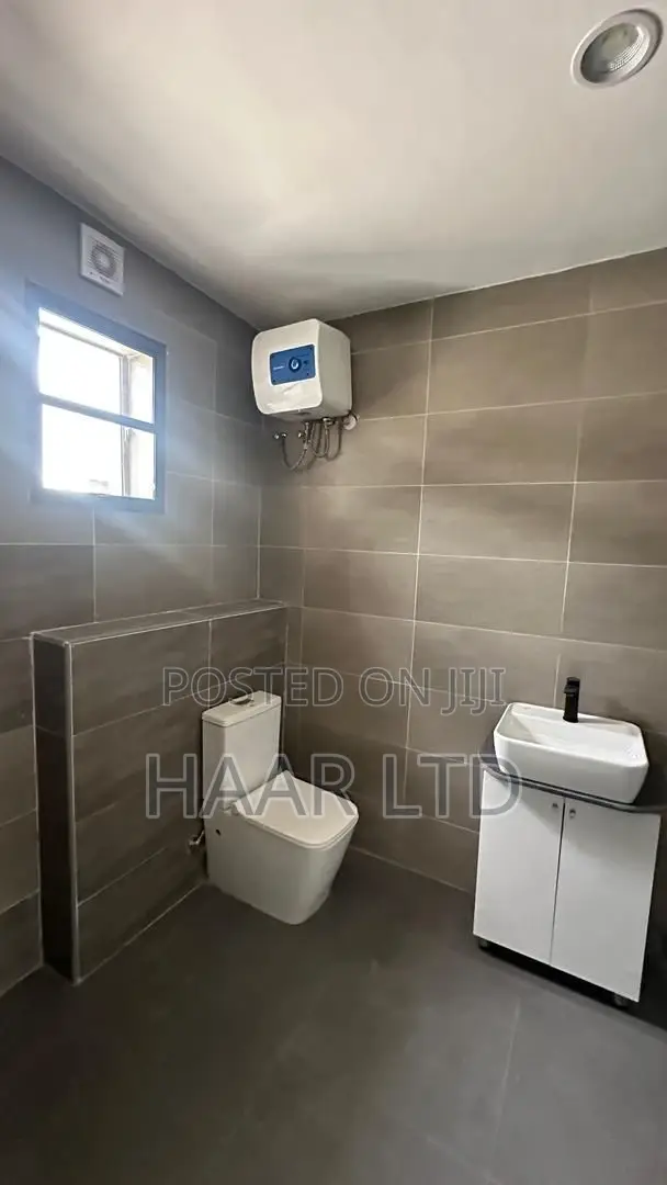 3bdrm Apartment in Lekki Phase 1 for sale