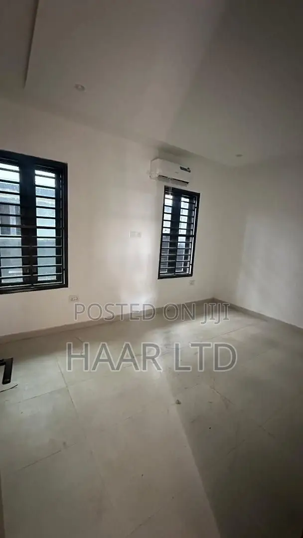 3bdrm Apartment in Lekki Phase 1 for sale