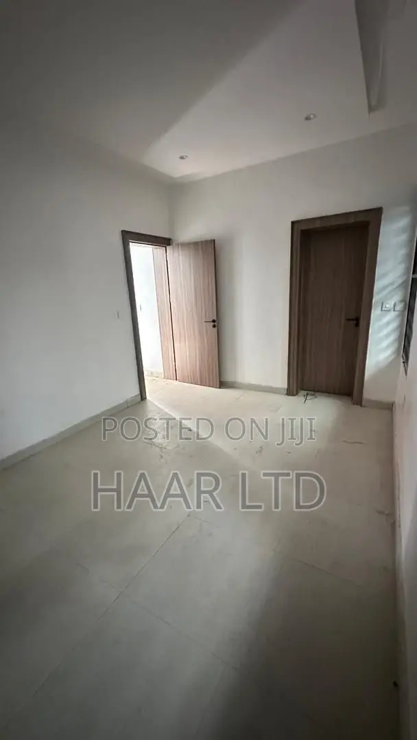 3bdrm Apartment in Lekki Phase 1 for sale