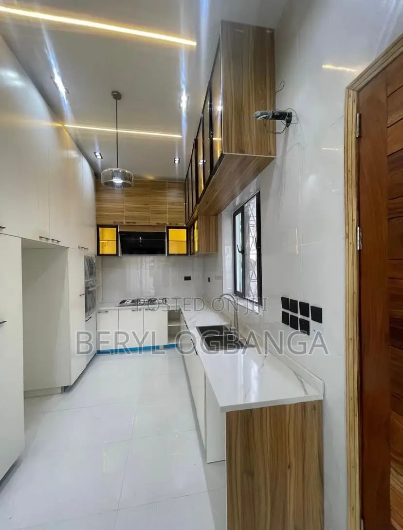 4bdrm Duplex in Ikota for rent