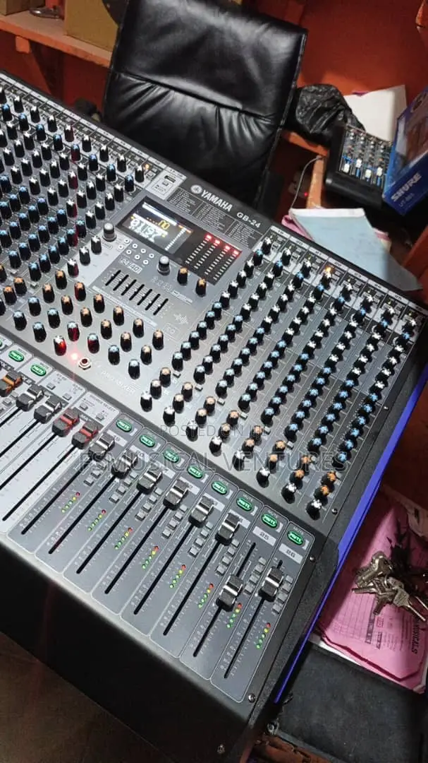 Yamaha 26 Channels Professional Audio Mixer 8 Auxiliary and 4 Group