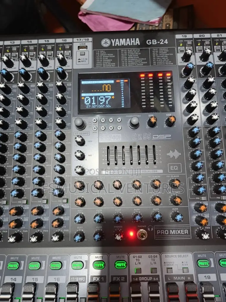 Yamaha 26 Channels Professional Audio Mixer 8 Auxiliary and 4 Group