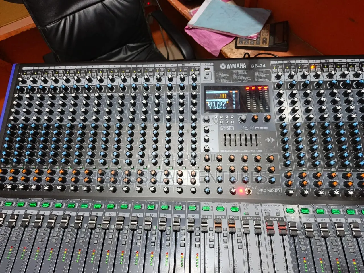 Yamaha 26 Channels Professional Audio Mixer 8 Auxiliary and 4 Group