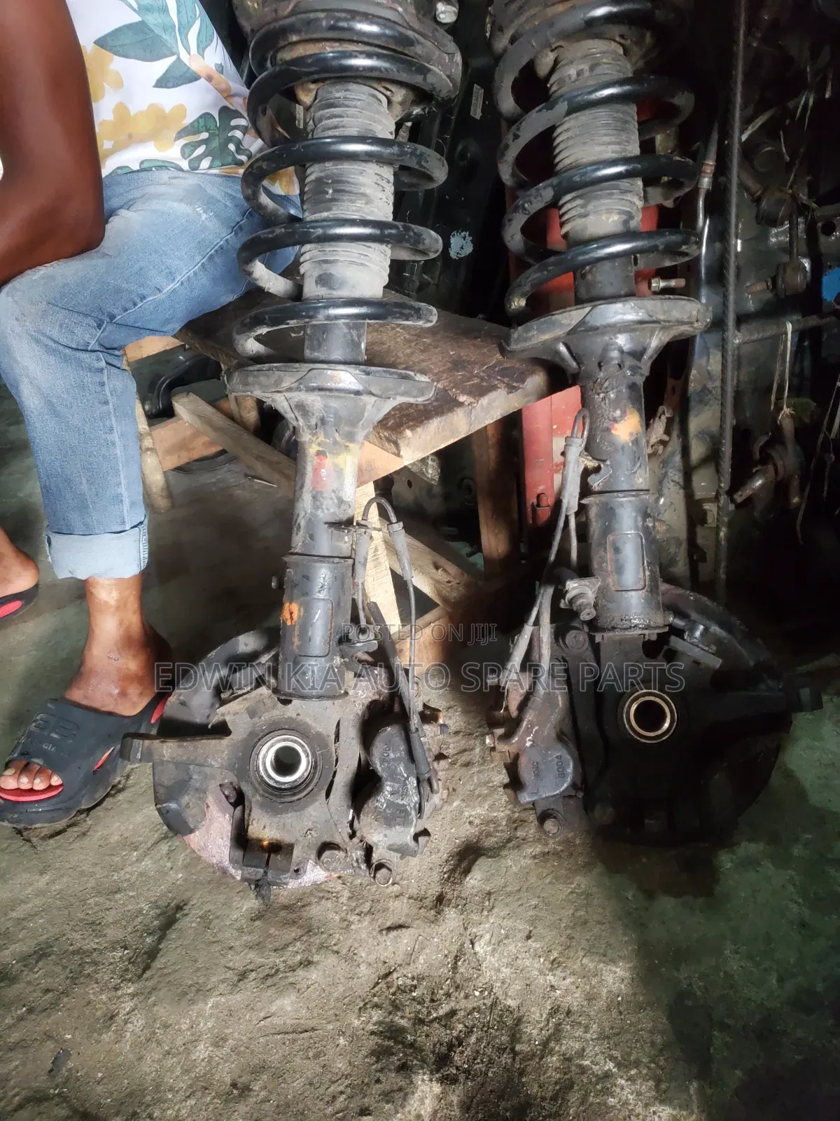 Kia Sedona Old Model Front Shock and Hub