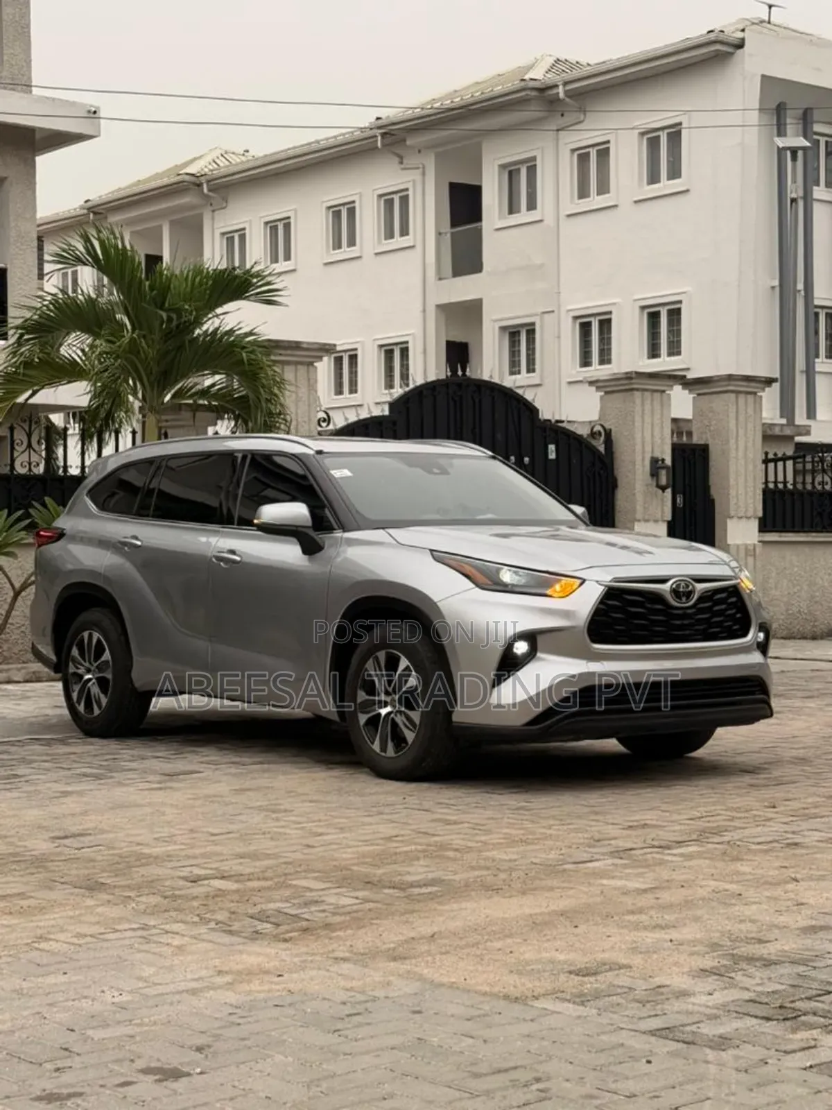 Toyota Highlander XLE 2022 Gray