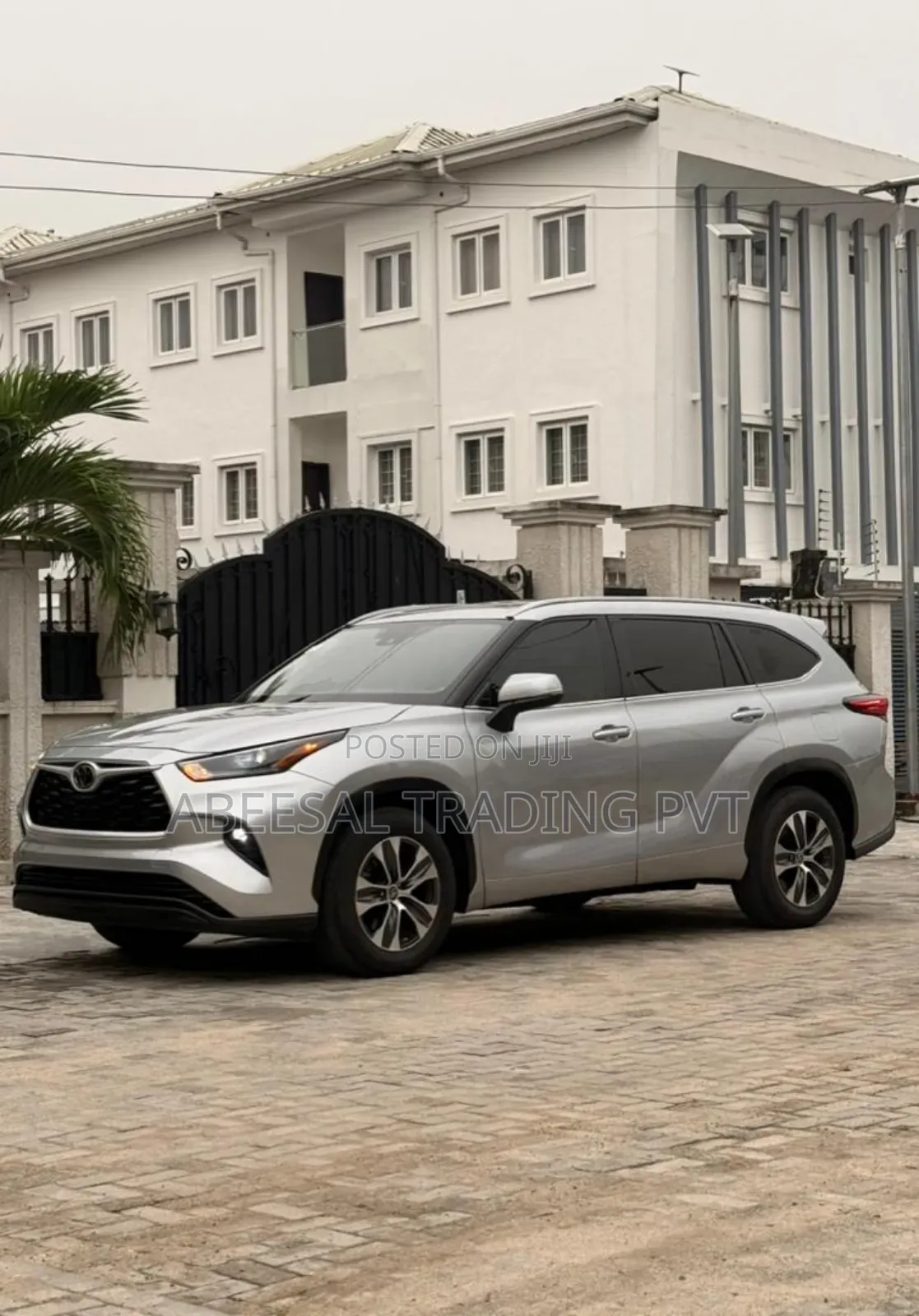 Toyota Highlander XLE 2022 Gray