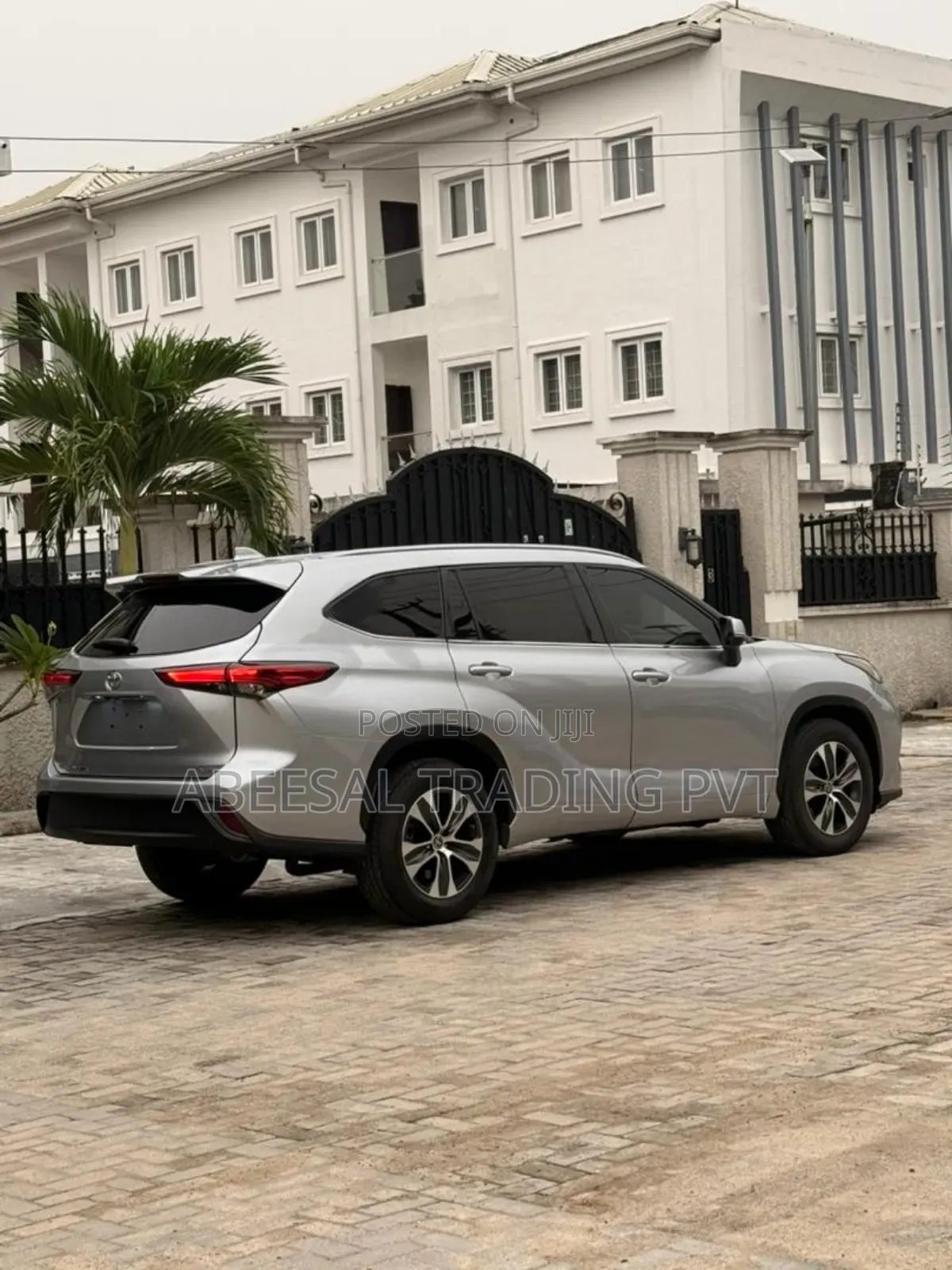Toyota Highlander XLE 2022 Gray