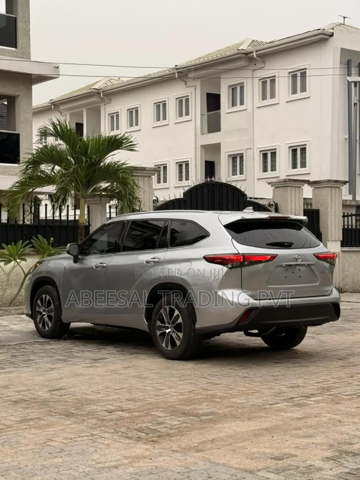 Toyota Highlander XLE 2022 Gray