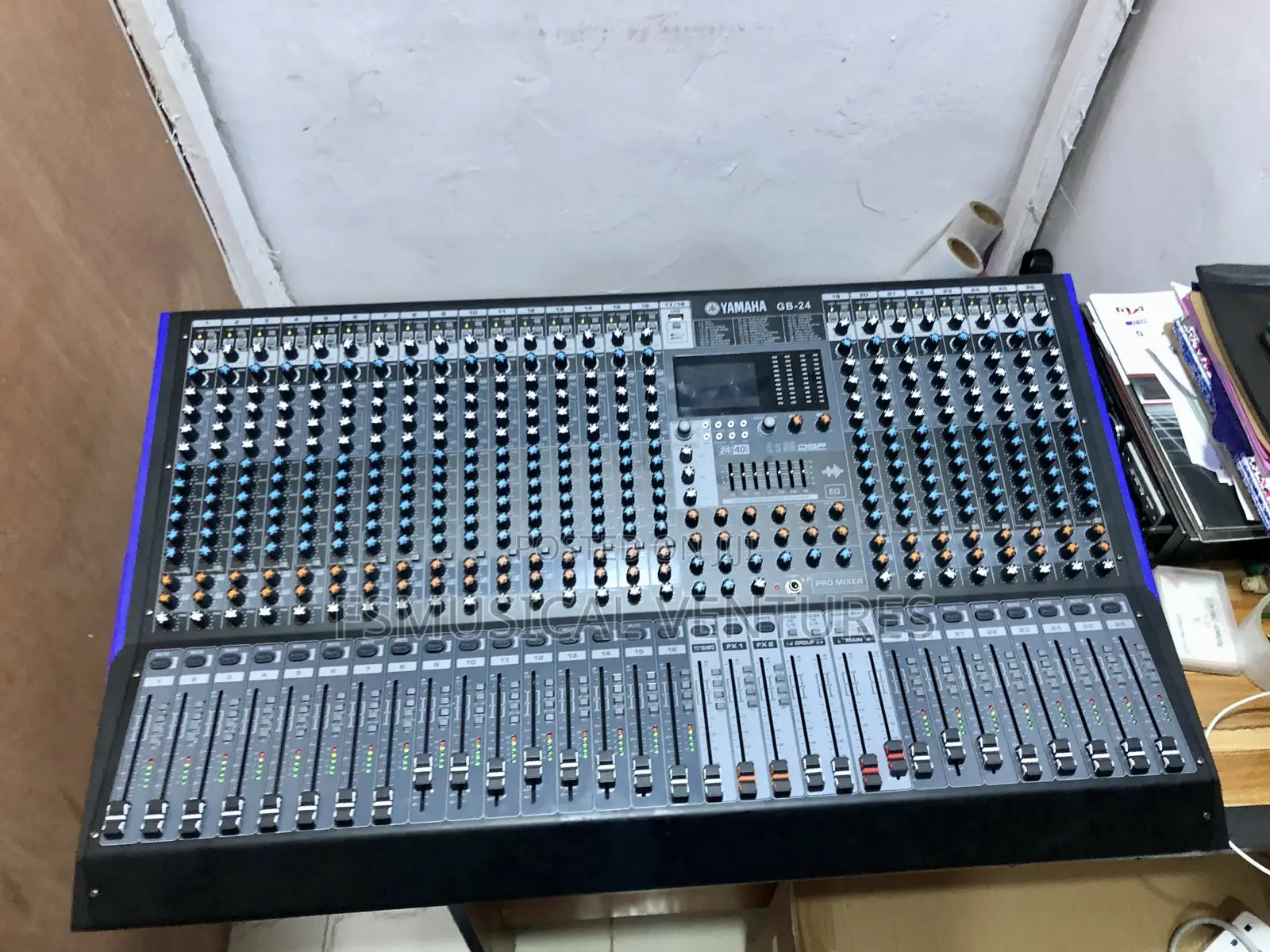 Yamaha 26 Channels Professional Audio Mixer With 8 Auxiliary 4 Group