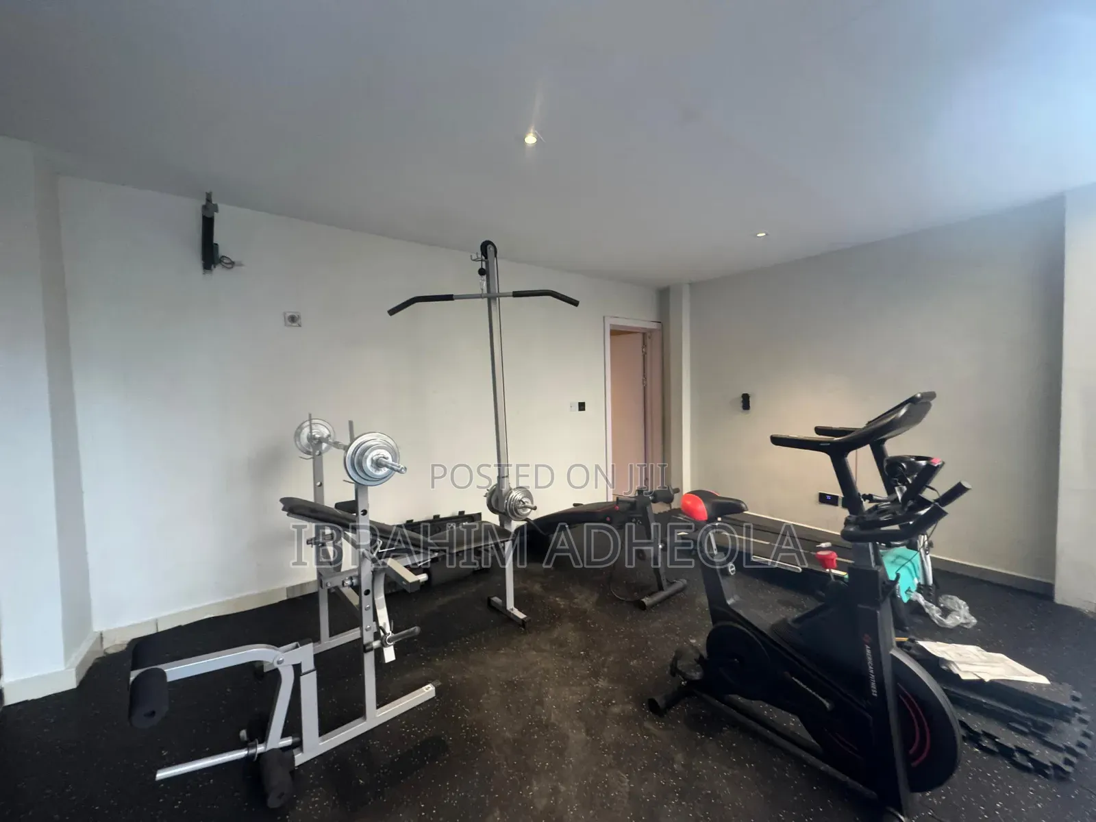3bdrm Apartment in Lekki Phase1 for sale