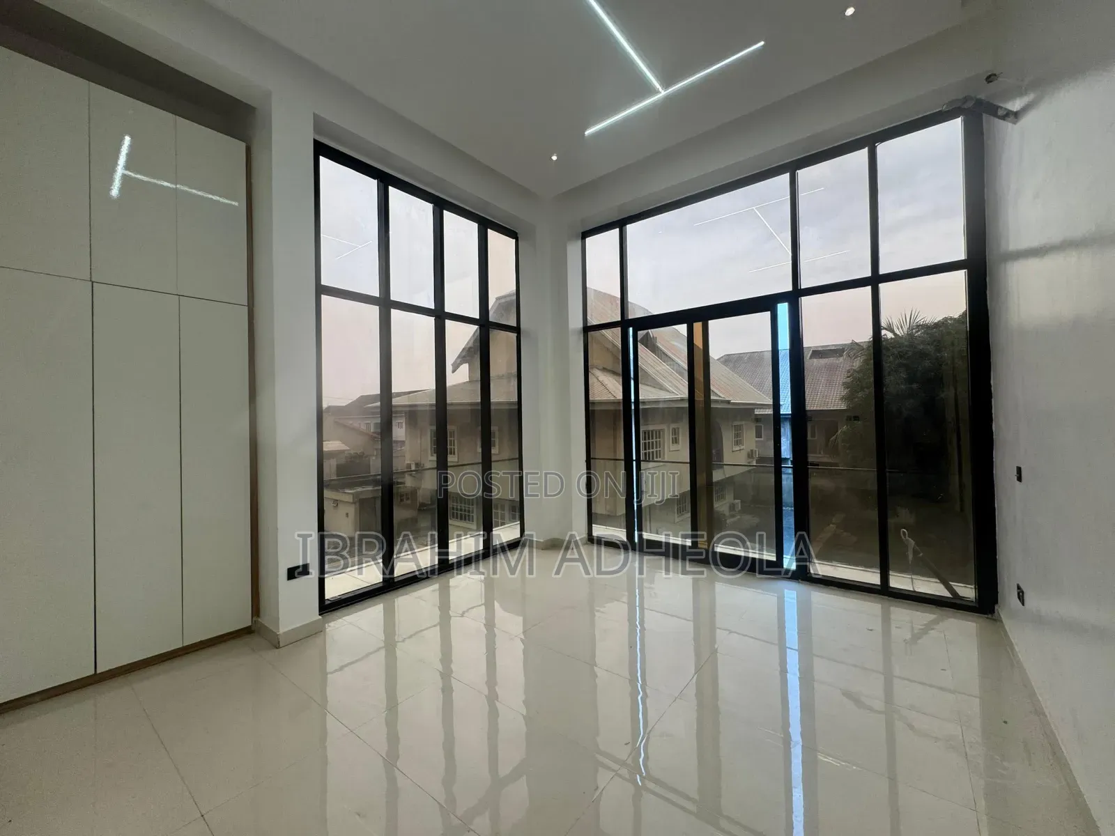 3bdrm Apartment in Lekki Phase1 for sale