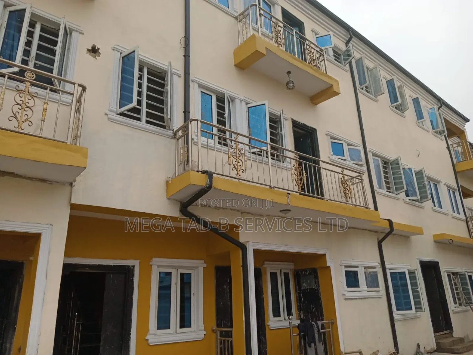 2bdrm Block of Flats in Behind Mfm Prayer for rent