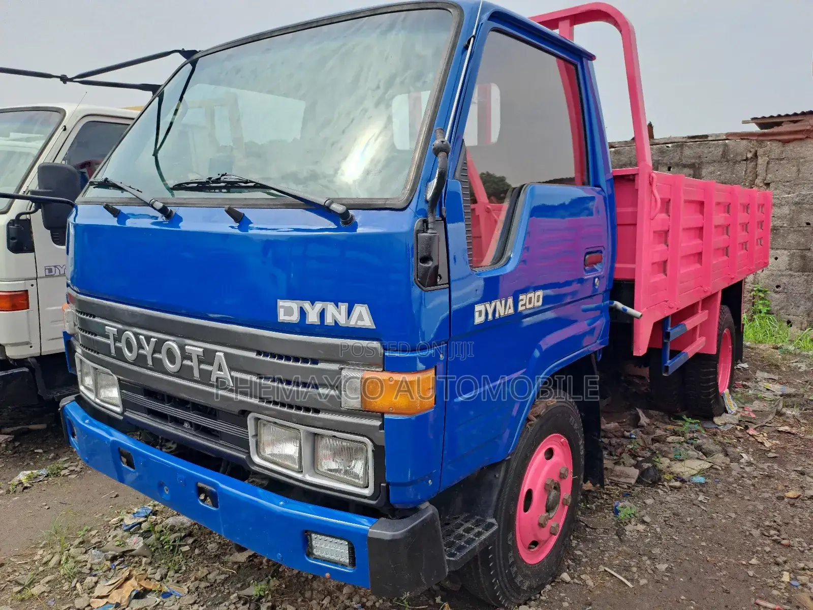 Toyota Dyna200 With Reverse Camera