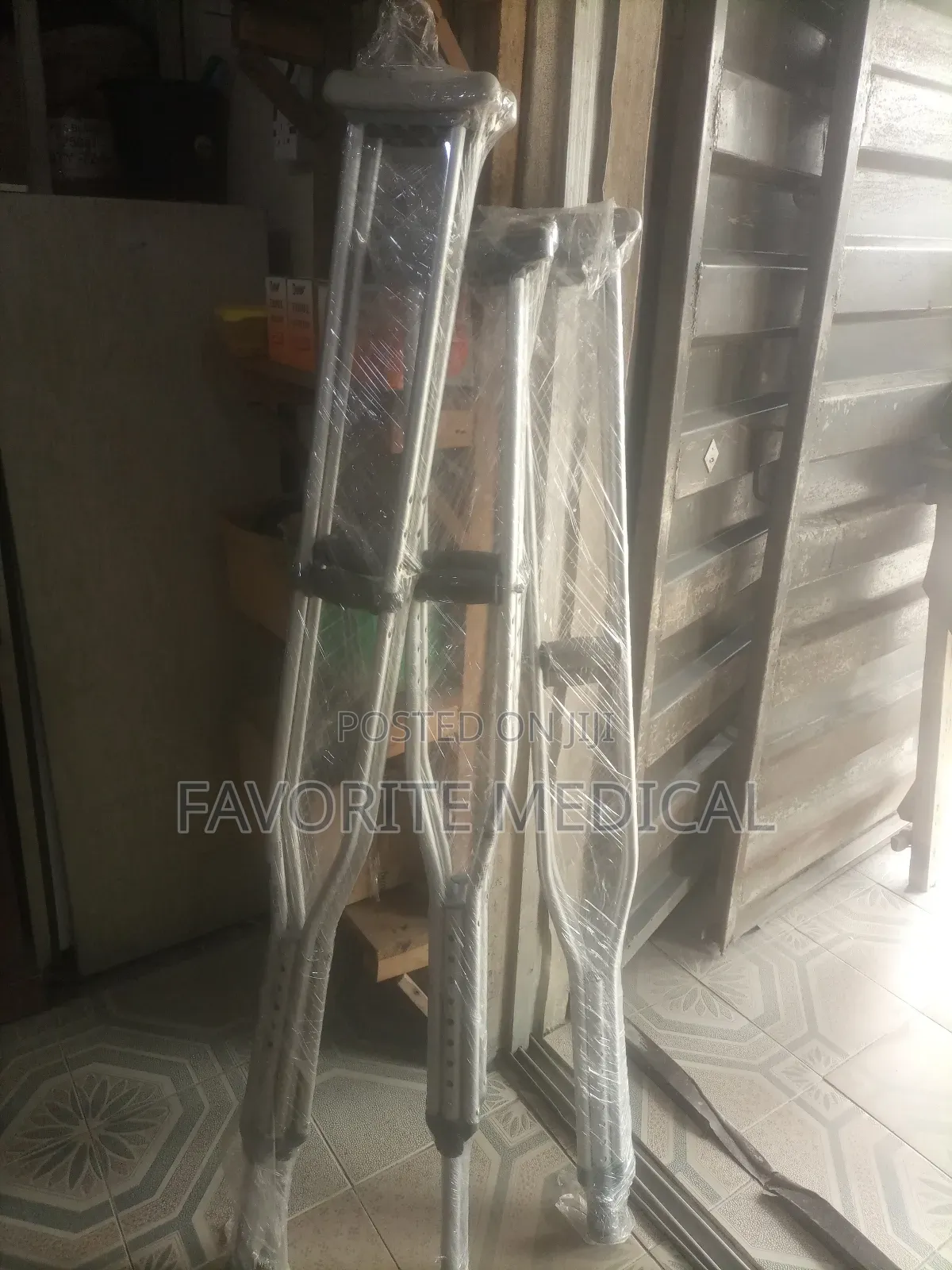 Height Adjustable Crutches(Large Medium Sizes)