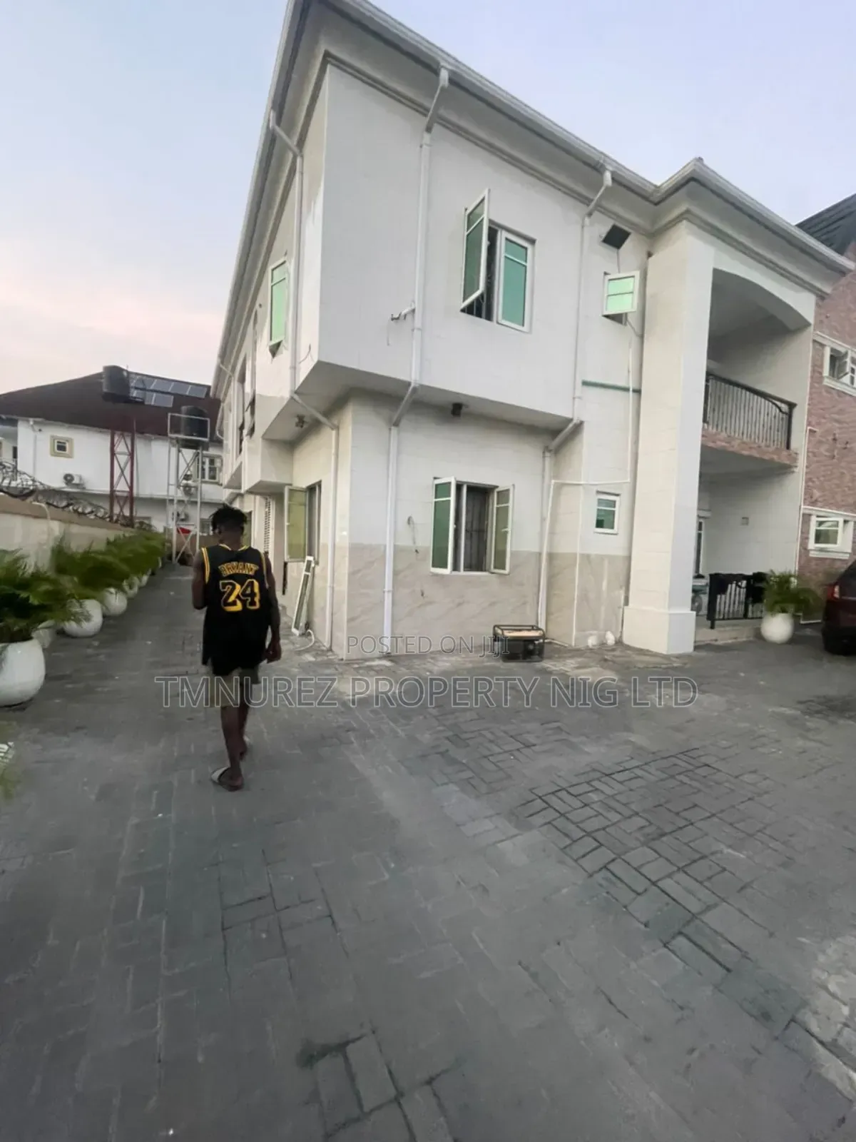 3bdrm Apartment in Chevron for rent