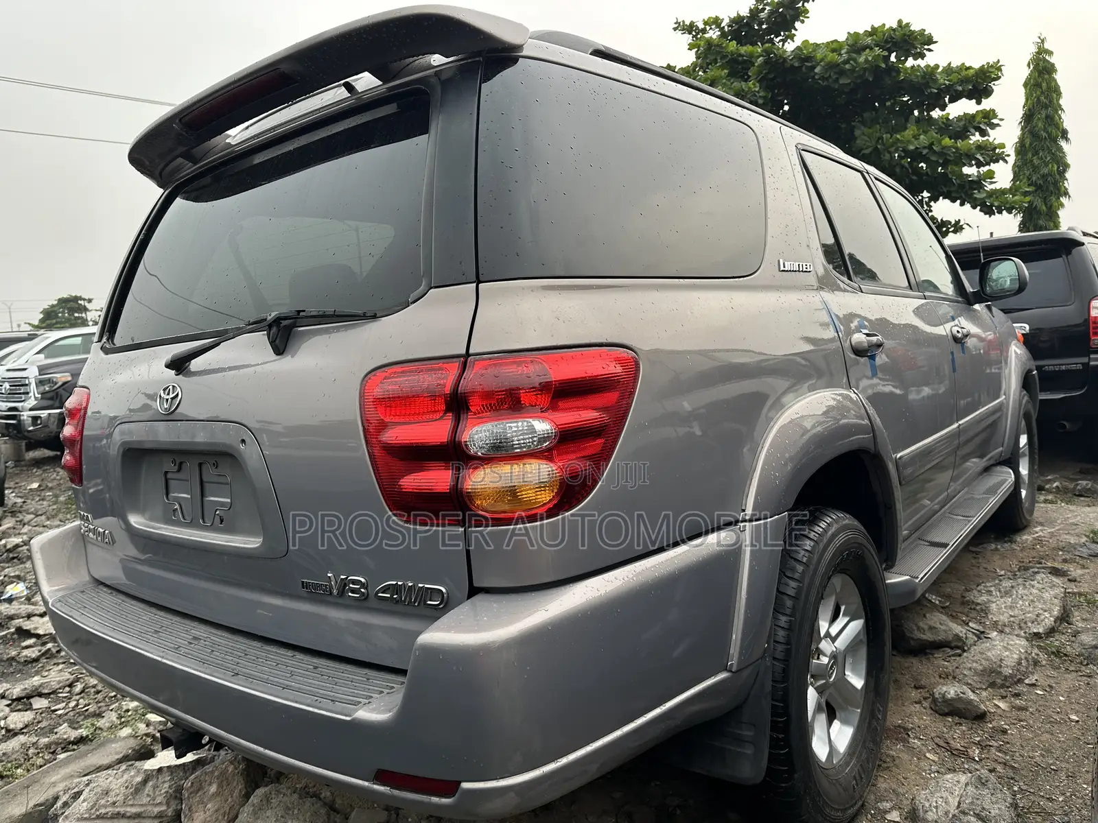 Toyota Sequoia Limited 4dr SUV (4.7L 8cyl 4A) 2001 Gray