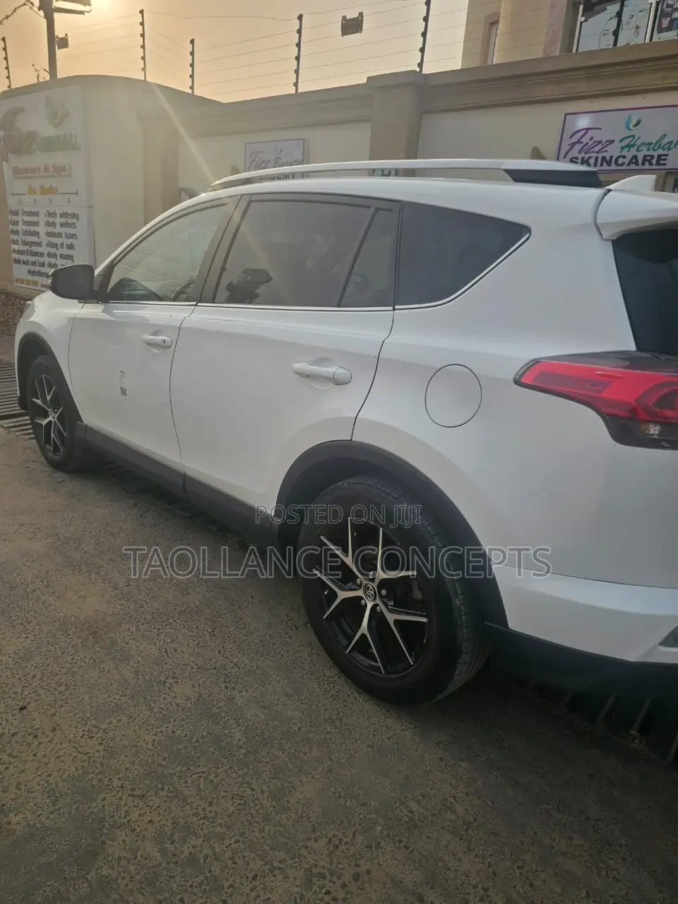 Toyota RAV4 SE AWD (2.5L 4cyl 6A) 2016 White