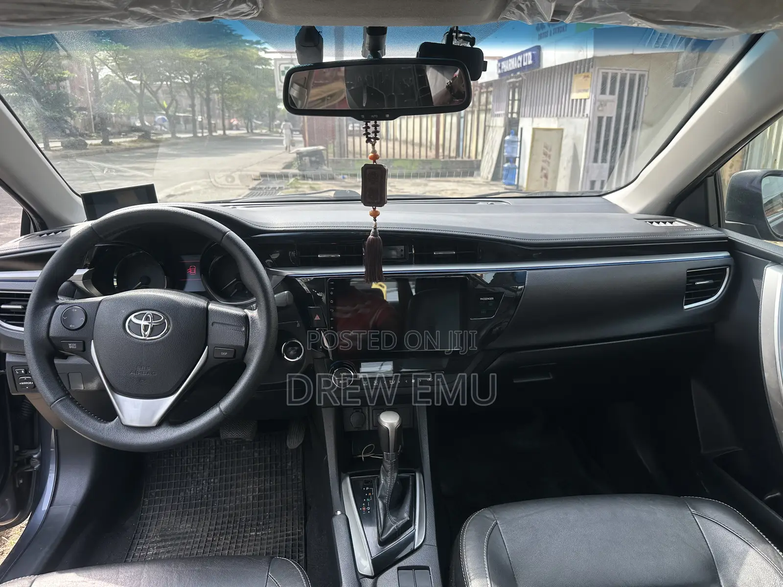 Toyota Corolla LE Premium 4dr Sedan (1.8L 4cyl CVT) 2015 Gray