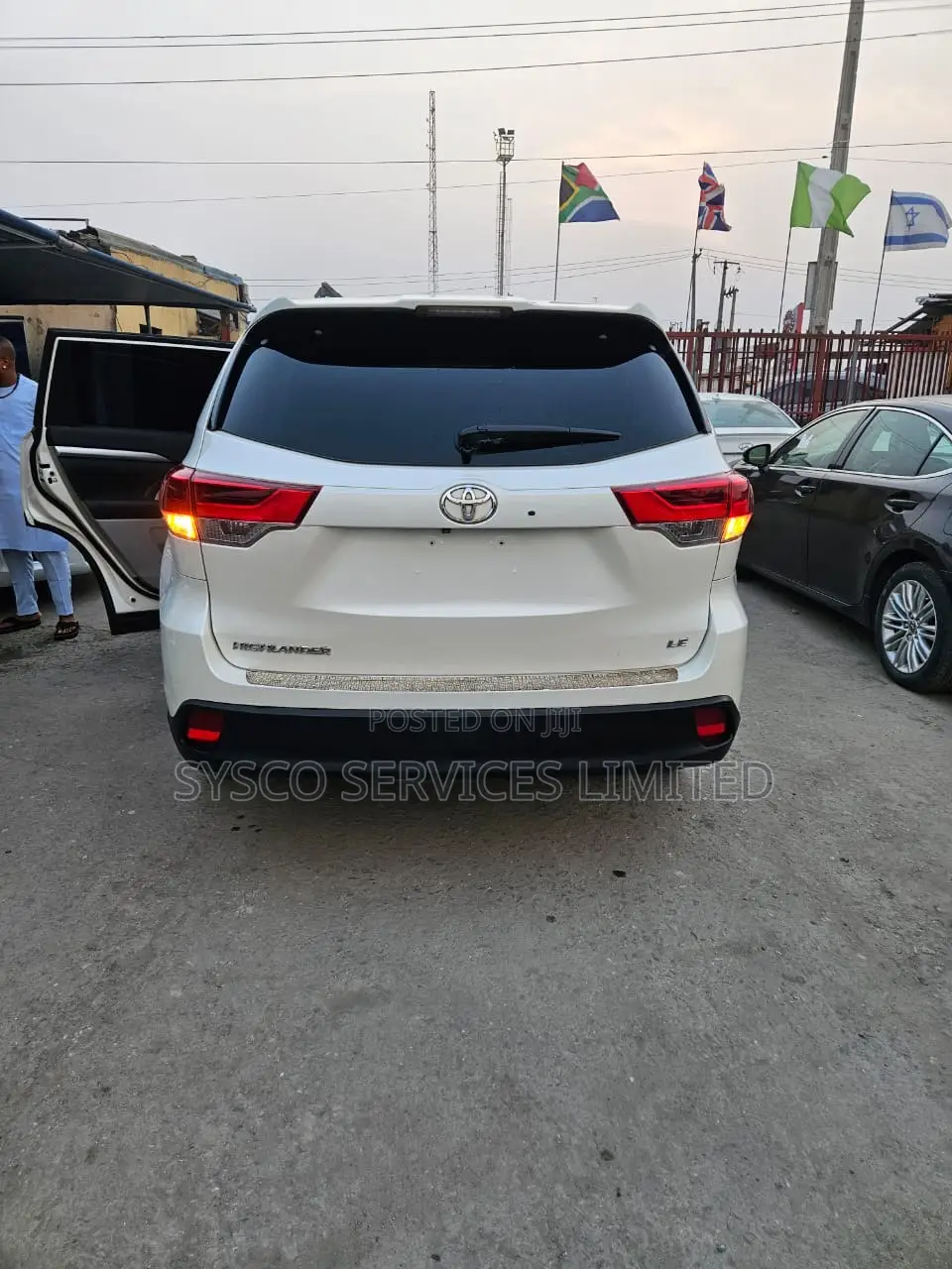 Toyota Highlander XLE 4dr SUV (3.5L 6cyl 6A) 2014 White