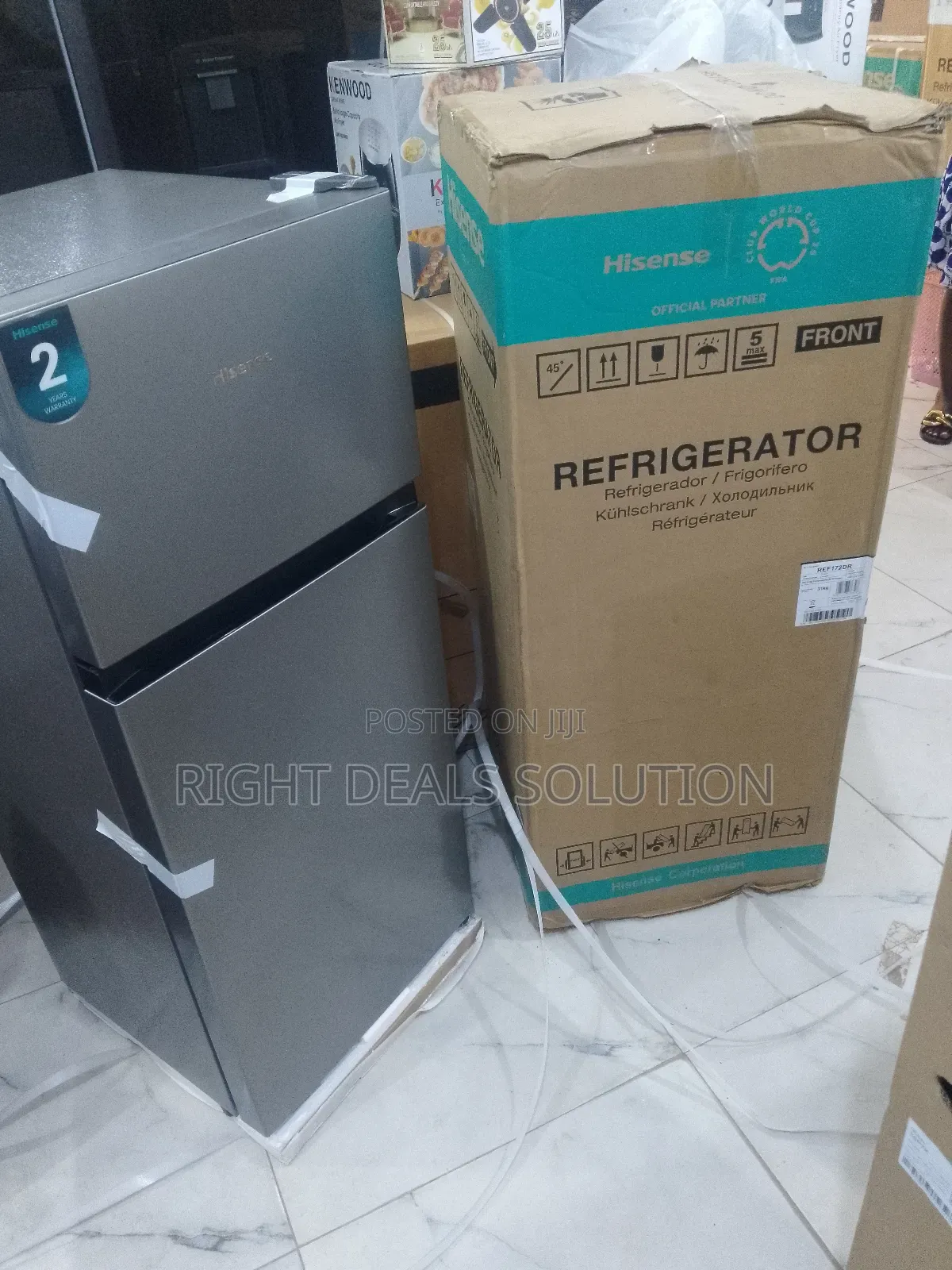 Sleek Silver Finish: The Hisense 172dr 124l Top-Freezer Refrigerator