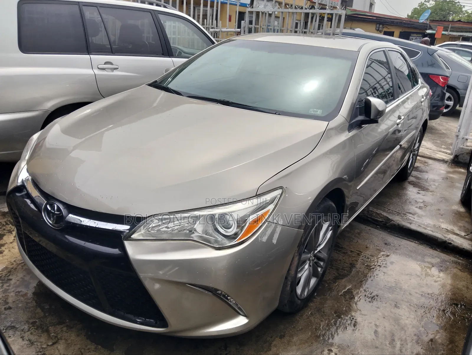 Toyota Camry SE 4dr Sedan (2.5L 4cyl 6A) 2016 Gold