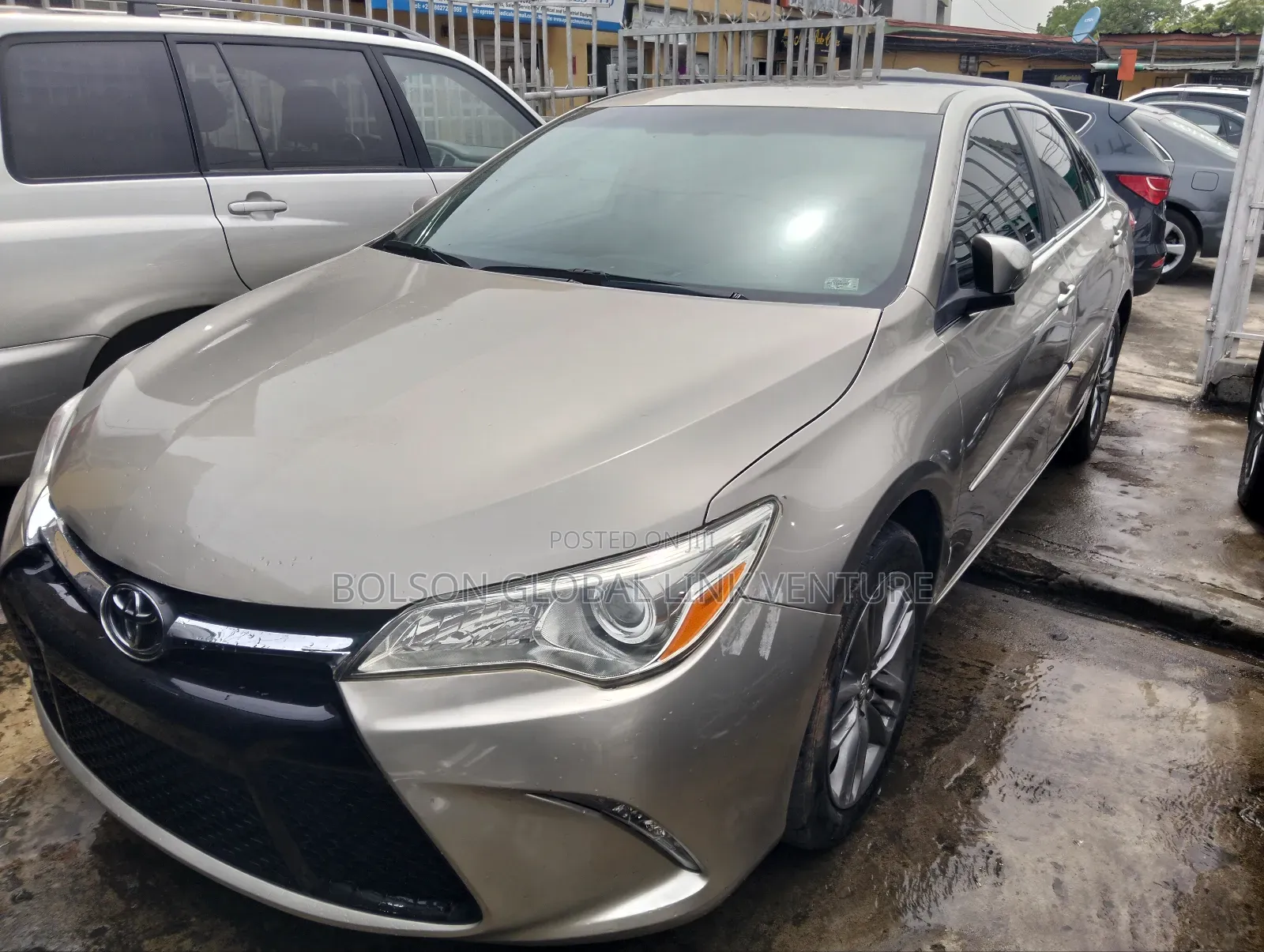 Toyota Camry SE 4dr Sedan (2.5L 4cyl 6A) 2016 Gold