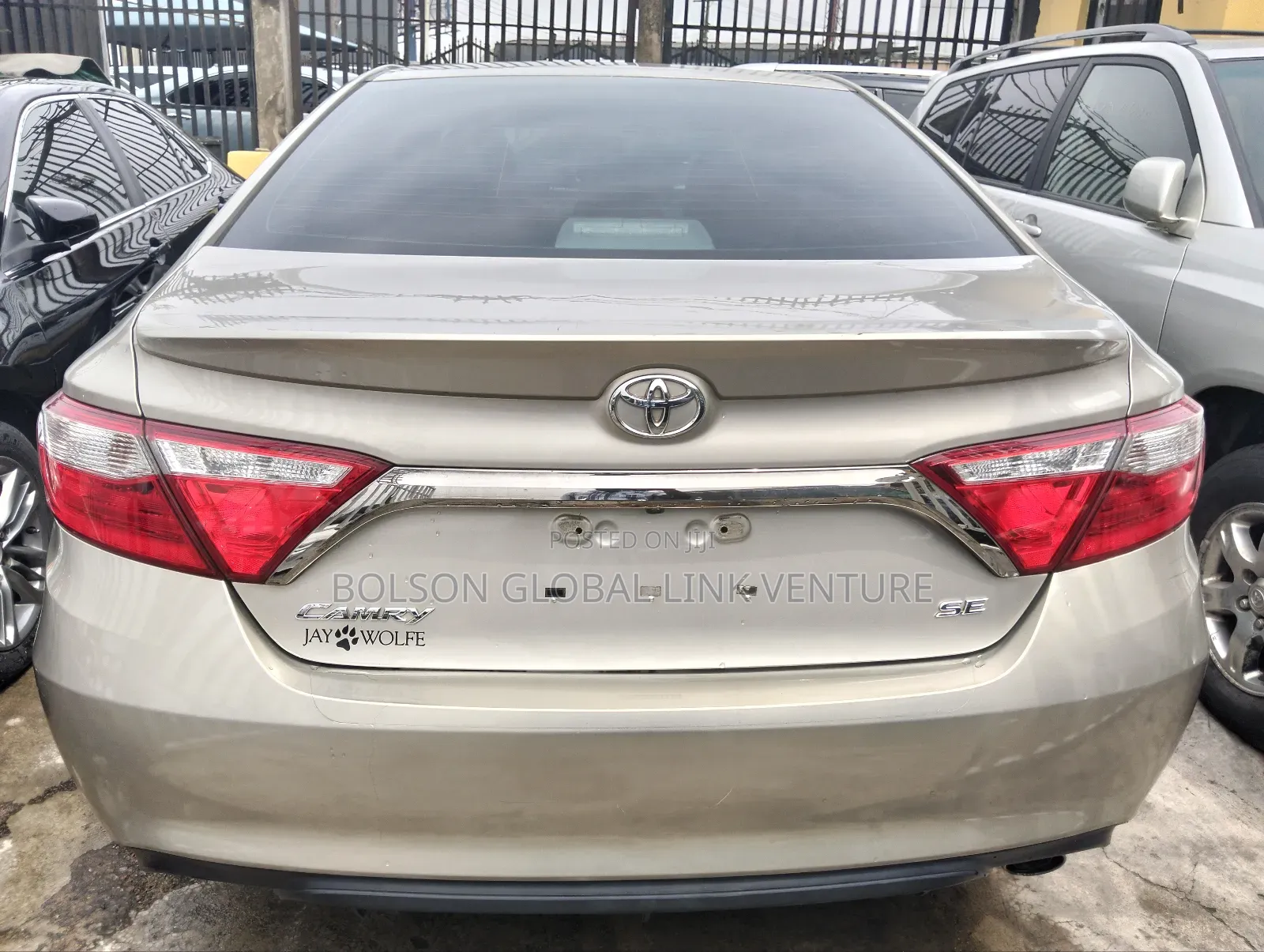 Toyota Camry SE 4dr Sedan (2.5L 4cyl 6A) 2016 Gold