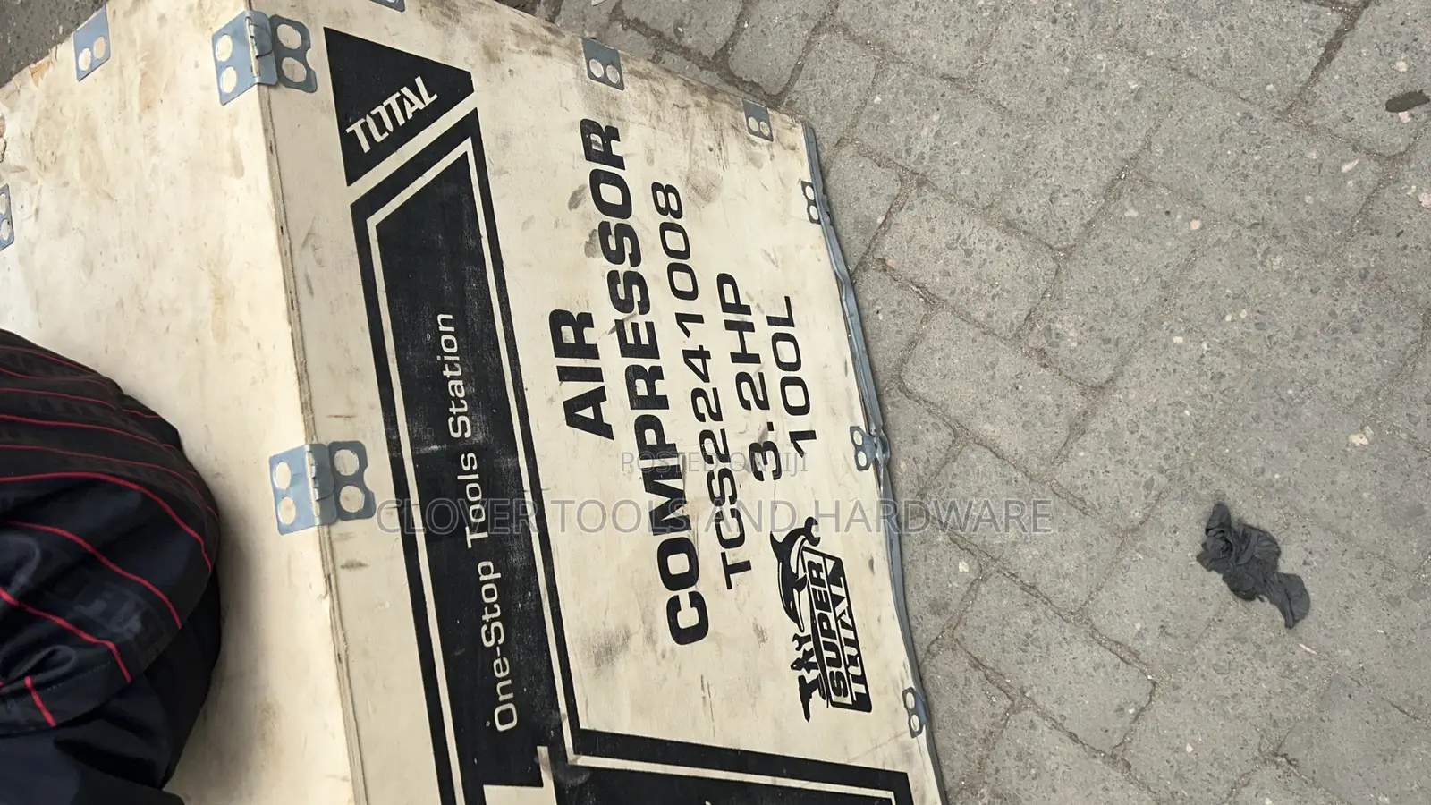 Total 100l Air Compressor, Tcs.