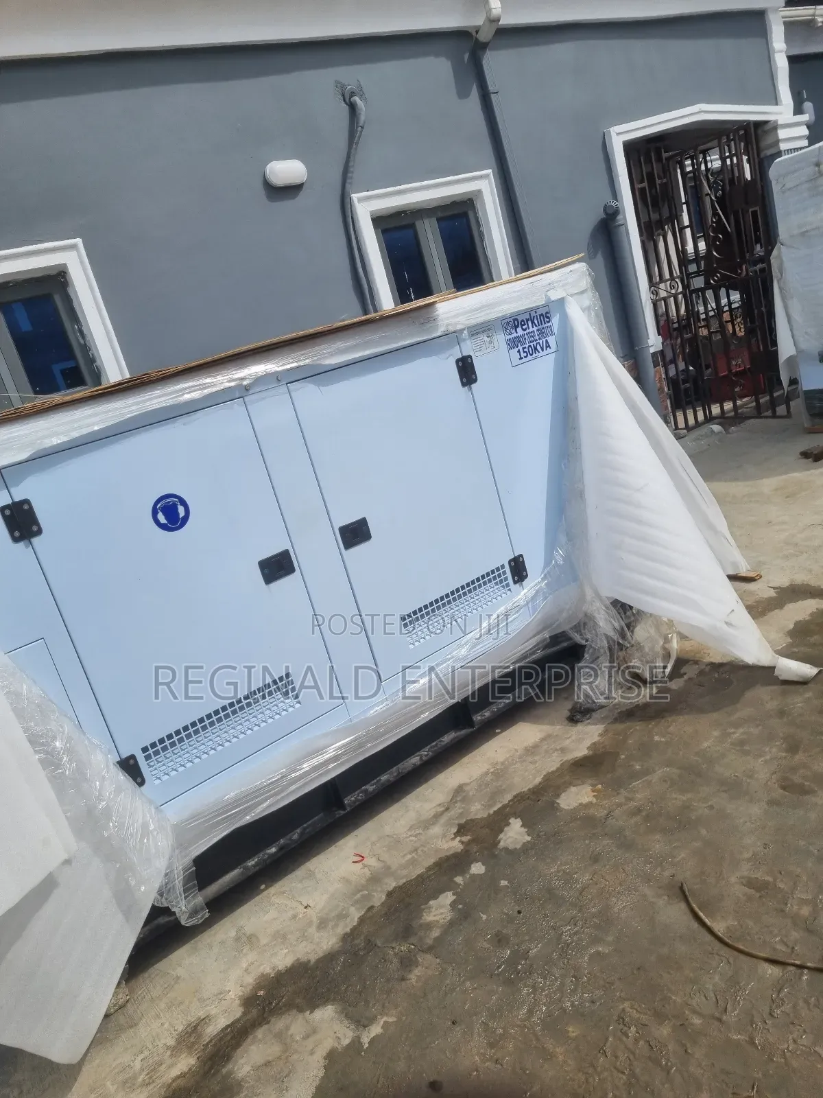 150kva Perkins England 🏴󠁧󠁢󠁥󠁮󠁧󠁿 Soundproof Generator