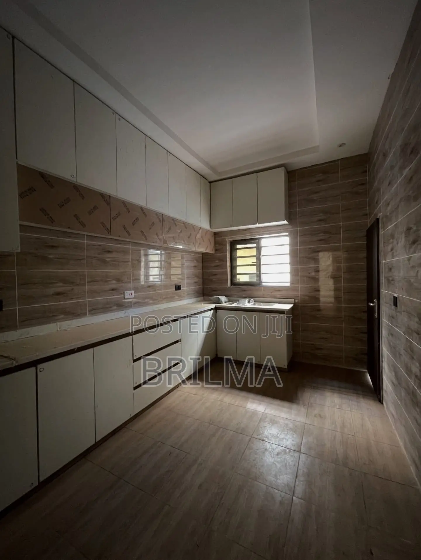 4bdrm Duplex in Gaduwa for sale