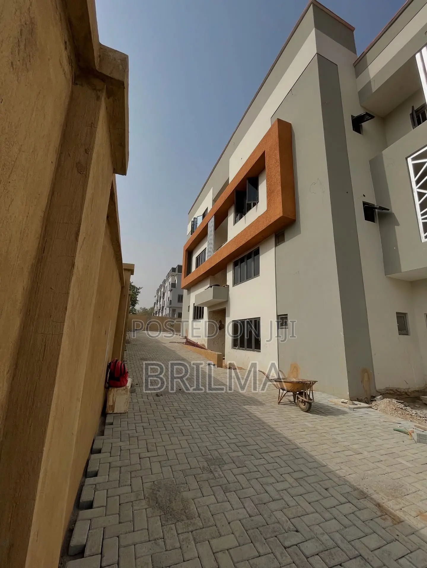 3bdrm Block of Flats in Gaduwa for sale