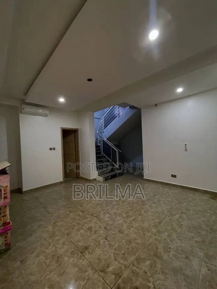 4bdrm Duplex in Jahi for sale