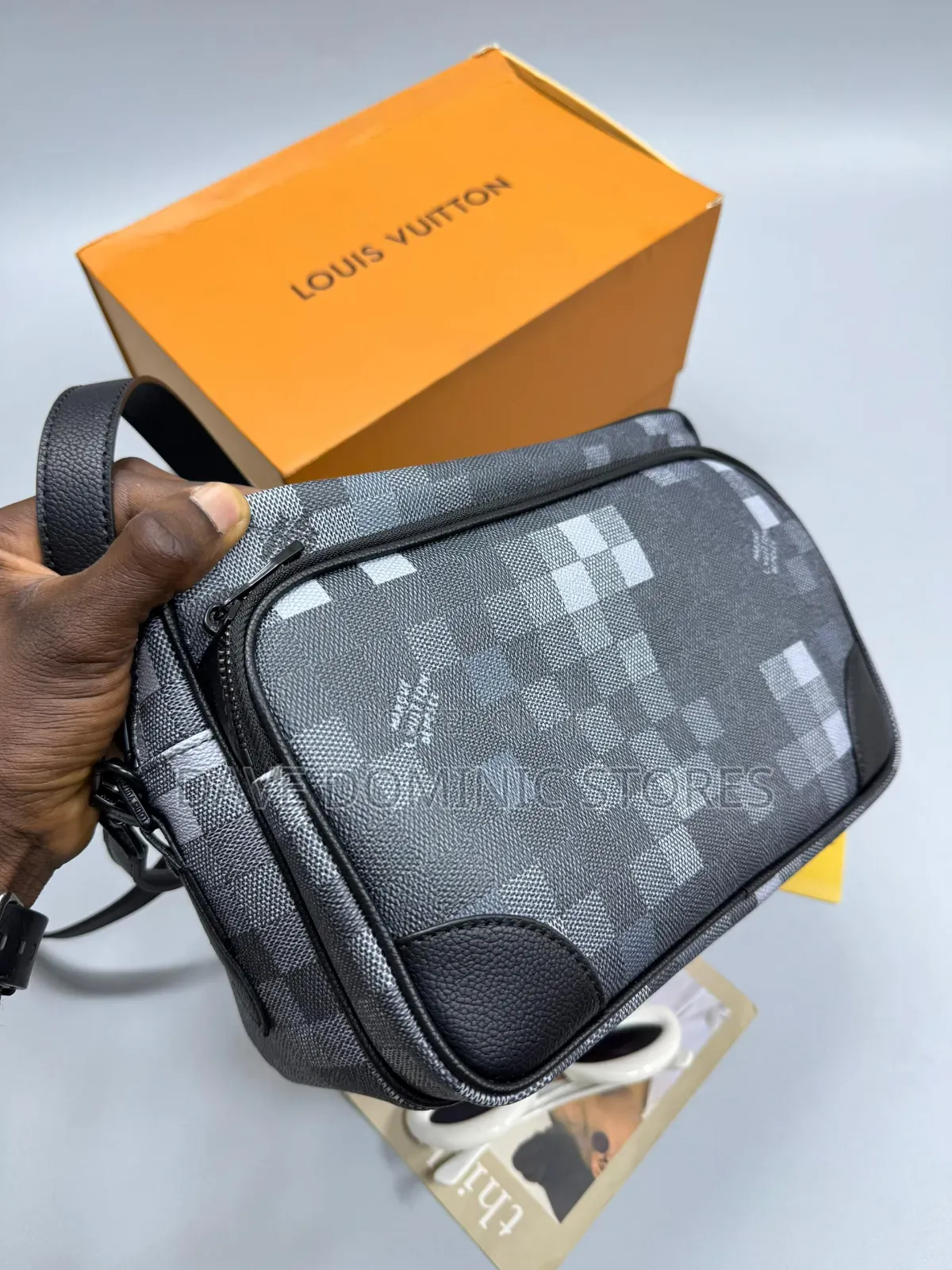 High Quality Luxury Louis Vuitton Side / Messenger Bag